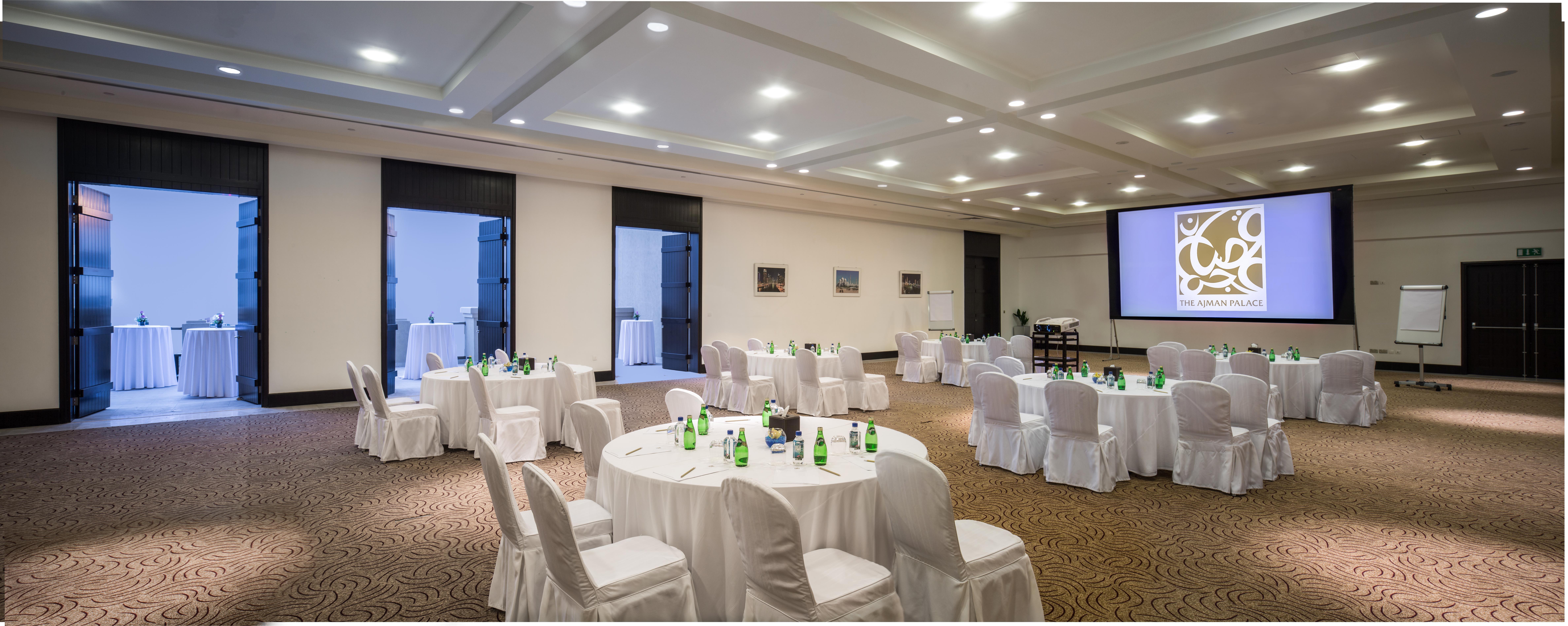 Bahi Ajman Palace Hotel Buitenkant foto Meeting room