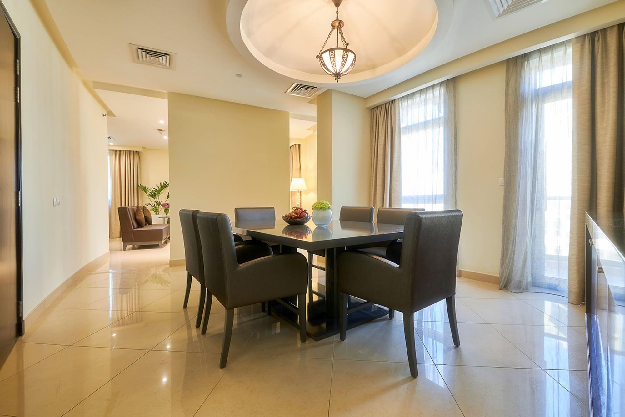 Bahi Ajman Palace Hotel Buitenkant foto A dining room