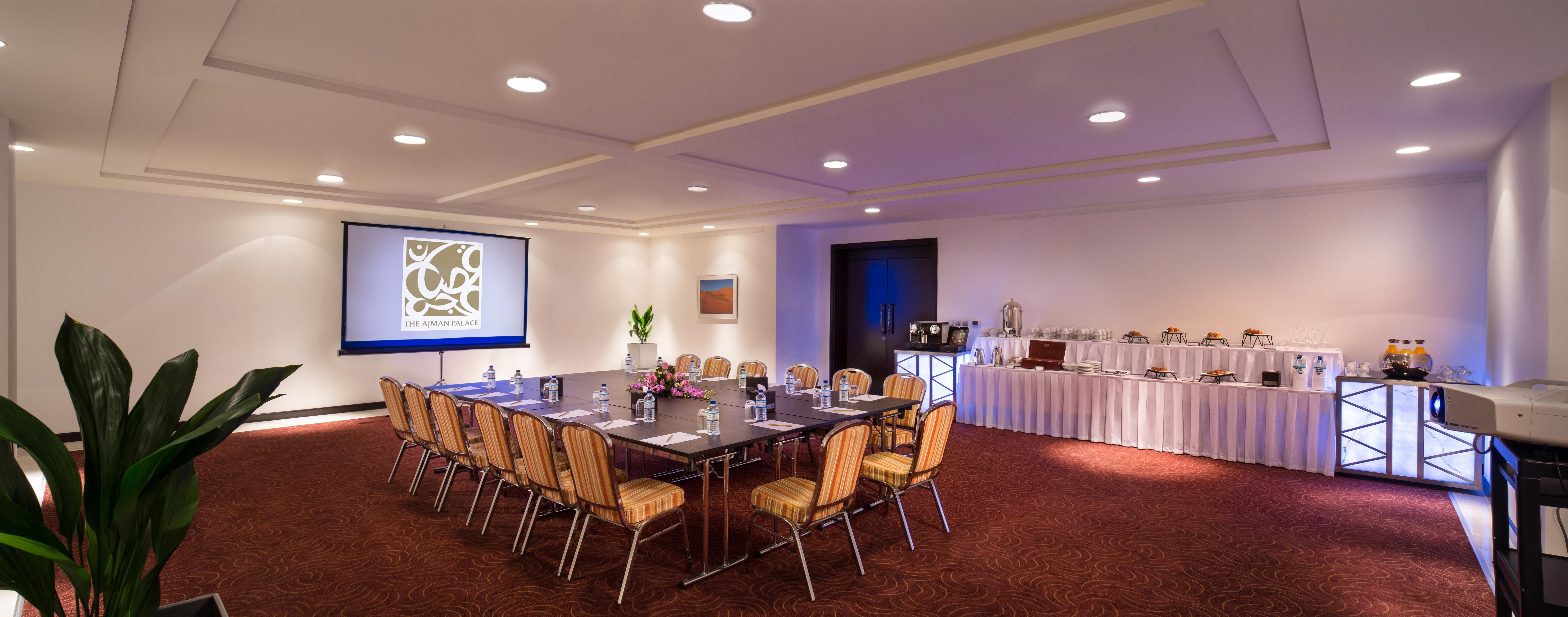 Bahi Ajman Palace Hotel Buitenkant foto Meeting room at the Crowne Plaza Hotel, London