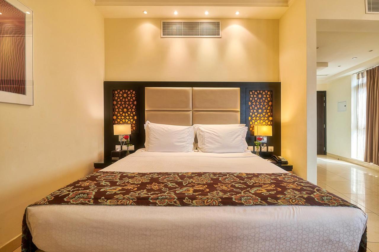 Bahi Ajman Palace Hotel Buitenkant foto A bedroom at the hotel