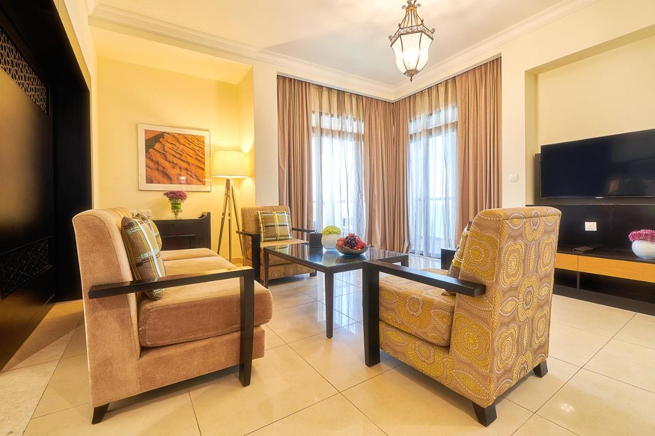 Bahi Ajman Palace Hotel Buitenkant foto Living room