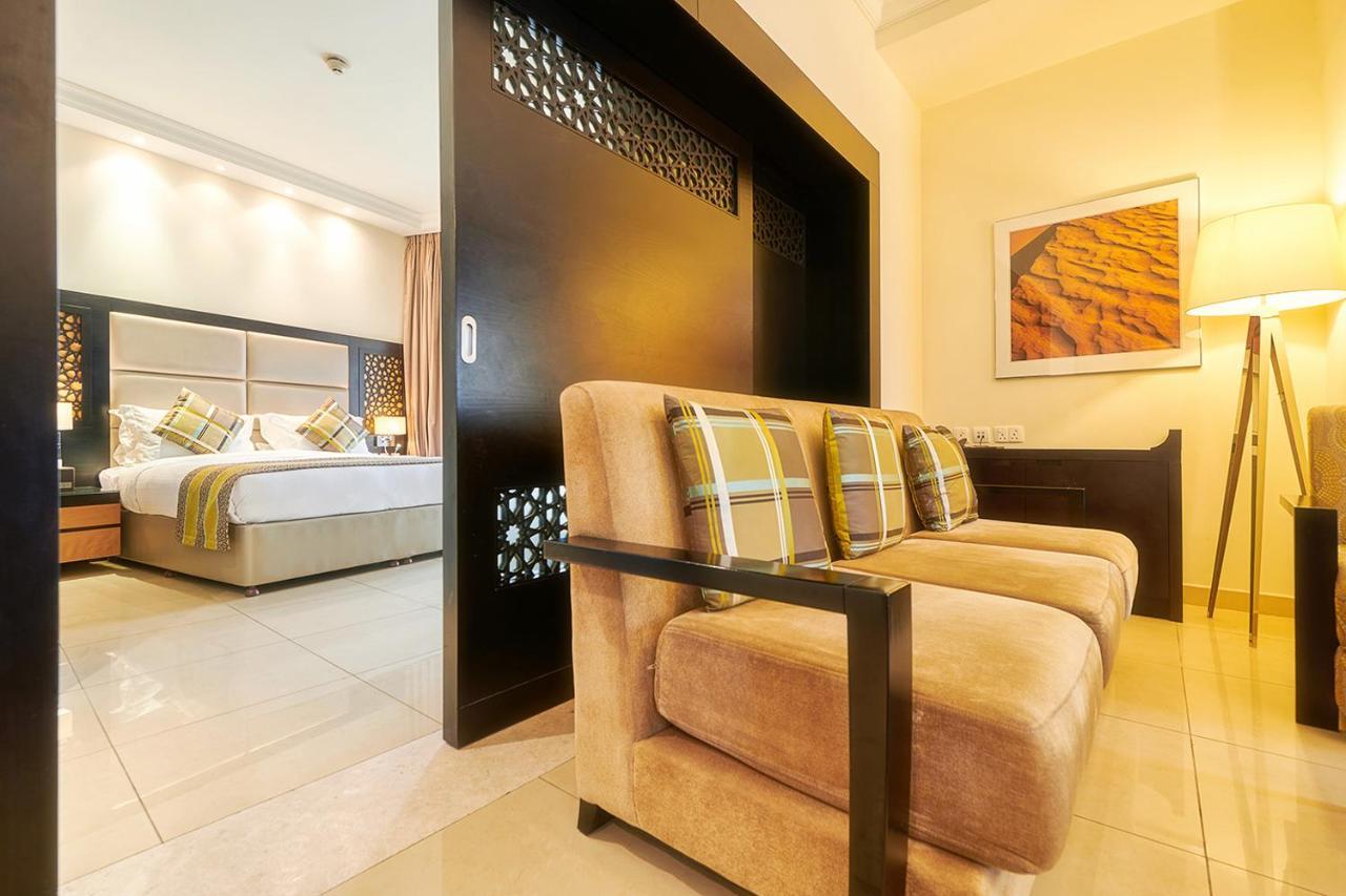 Bahi Ajman Palace Hotel Buitenkant foto A suite at the Jumeirah Creekside