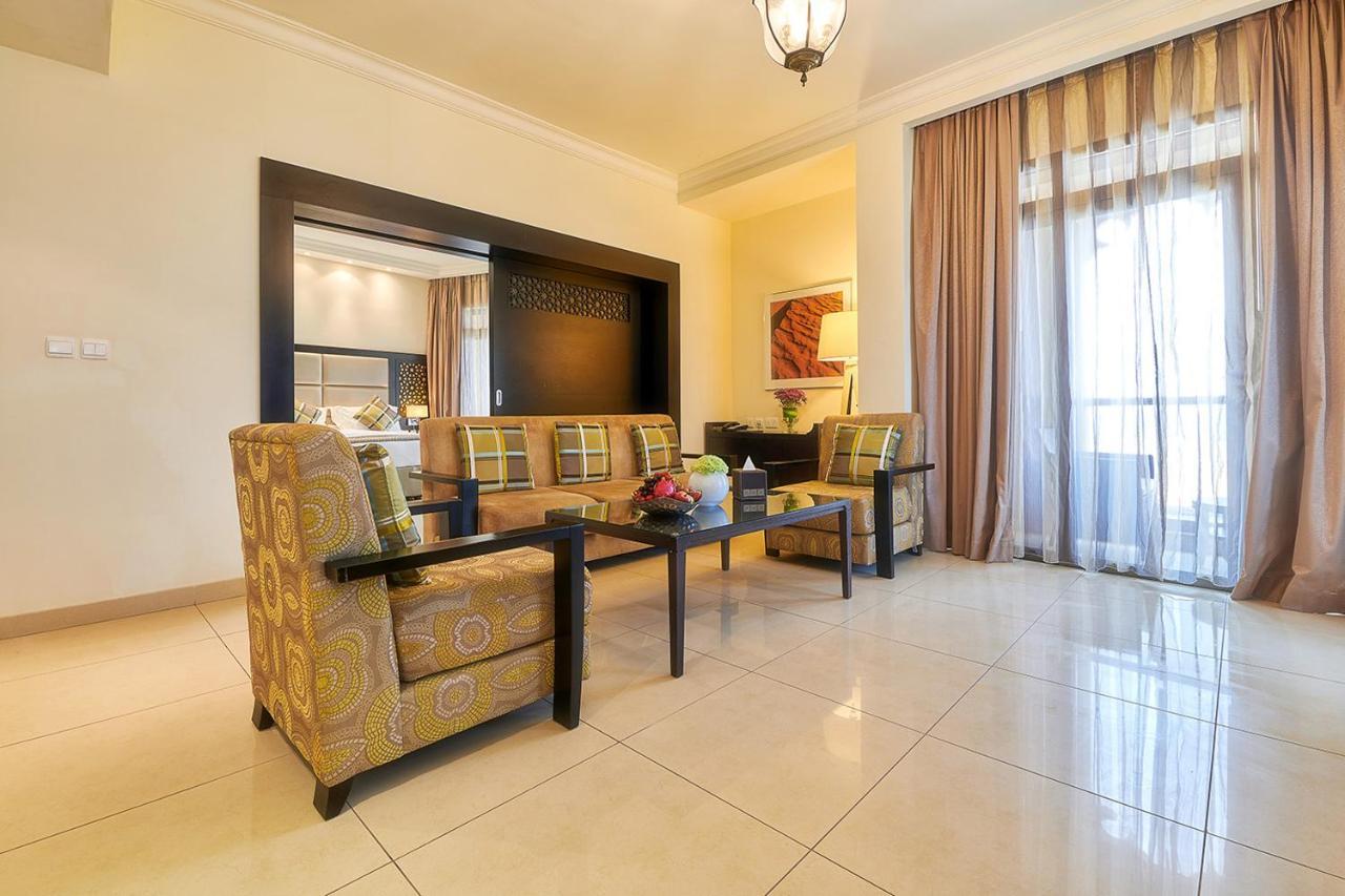 Bahi Ajman Palace Hotel Buitenkant foto Living room