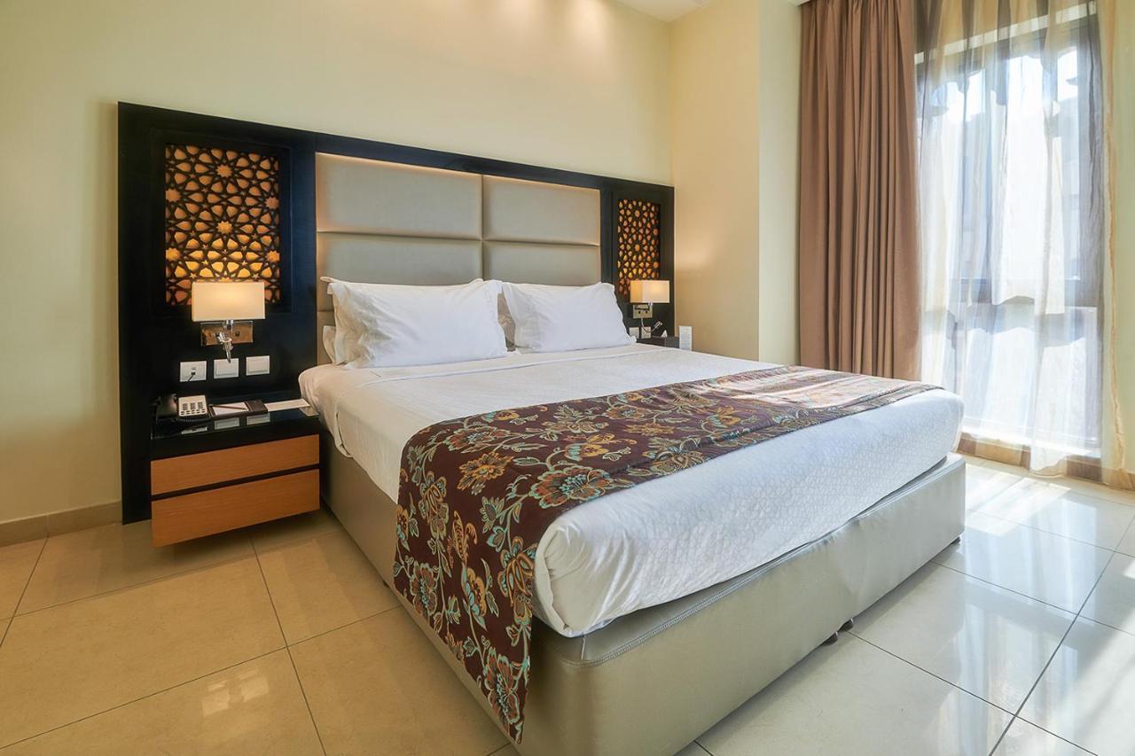 Bahi Ajman Palace Hotel Buitenkant foto A bedroom at the hotel