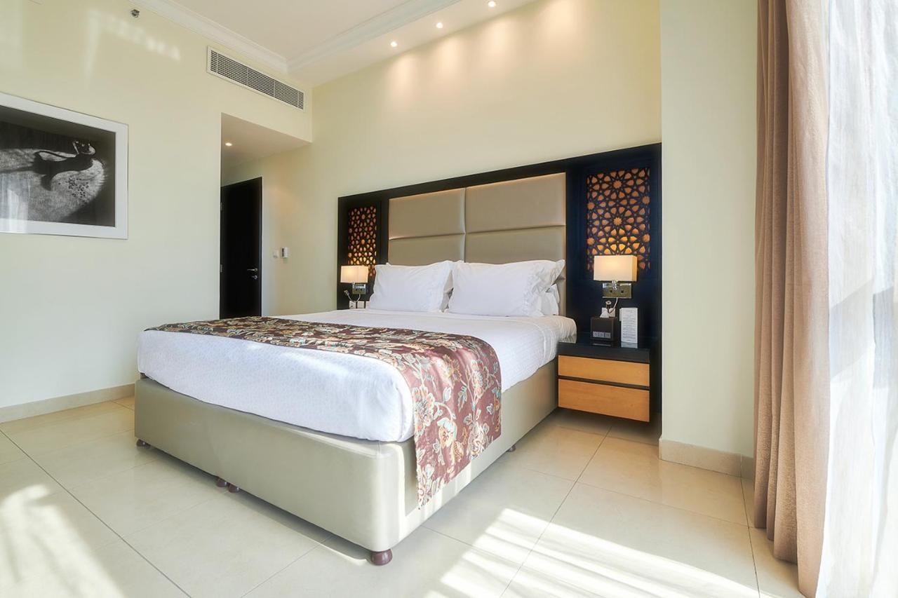 Bahi Ajman Palace Hotel Buitenkant foto A bedroom at the hotel